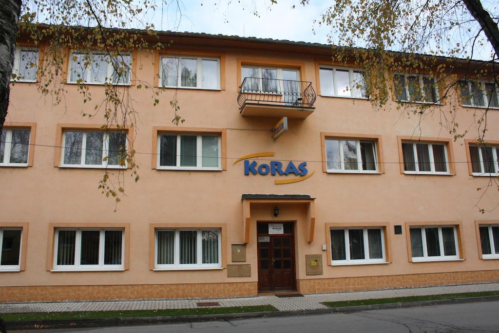 Penzion Koras Vrútky エクステリア 写真